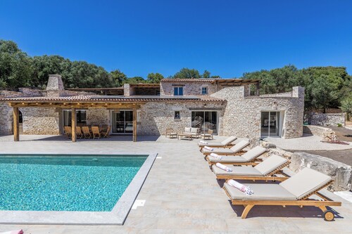 NOUVEAUTÉ  , Mastru  Bellu ,Villa  10 P avec piscine à Bonifacio