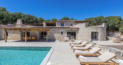 NOUVEAUTÉ , Mastru Bellu ,Villa 10 P avec piscine à Bonifacio