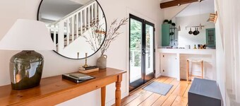 Spacious, stylish barn and Private Creek, Firepit
