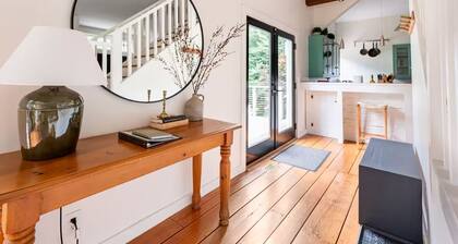 Spacious, stylish barn and Private Creek, Firepit