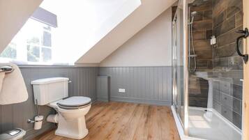 Luxury Suite | Bathroom
