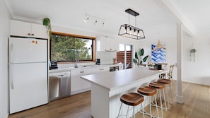 Fridge, microwave, oven, stovetop - Goldilocks in Teddy Bear Lane (Cowes)