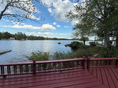 Terrific 3-bedroom Lake house, with AC, on Cold Stream Pond in charming Lincoln