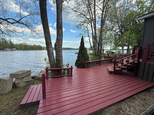 Terrific 3-bedroom Lake house, with AC, on Cold Stream Pond in charming Lincoln