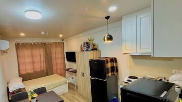 Studio, 1 Bedroom, Smoking | 1 bedroom