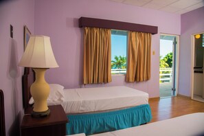 Room - Peaceful 6-bedroom beachfront townhome with AC in vibrant Ocho Rios (Ocho Rios)