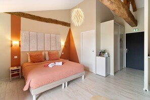 WiFi, bed sheets