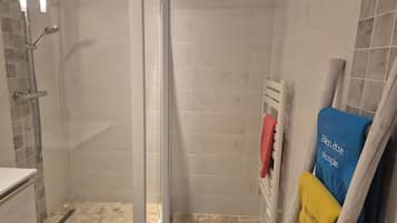 Een douche, een haardroger