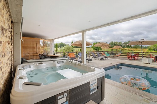 Chambre d'hôtes Recyclée avec table d'hôtes, piscine partagée, Wi-Fi et climatisation