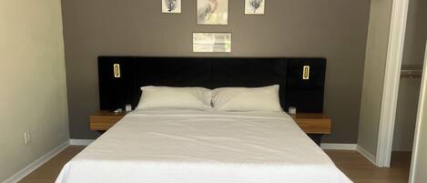 3 bedrooms, free WiFi, bed sheets, wheelchair access