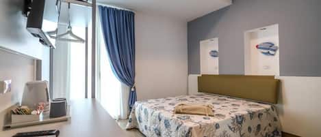 ห้องคอมฟอร์ทดับเบิลหรือทวิน, วิวสวนหย่อม | ตู้นิรภัยในห้องพัก, โต๊ะทำงาน, ผ้าม่านกันแสง, Wi-Fi ฟรี