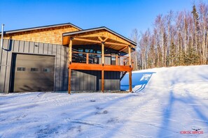 Exterior - LAKEVIEW LOFT : Beautiful 1-bedroom apartment in Palmer perfect for your getaway (Palmer)