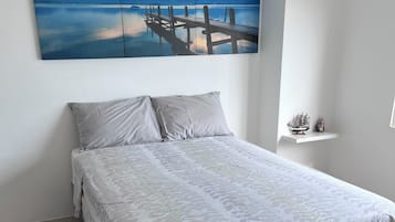 2 bedrooms, iron/ironing board, bed sheets
