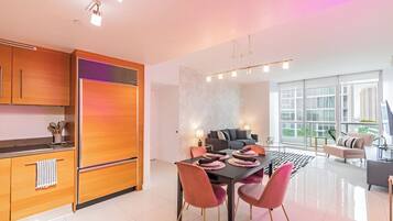 Comfort Suite, Balcony, City View | Interior