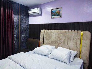 Habitación doble de lujo | Escritorio, espacio para trabajar con laptop y wifi gratis 