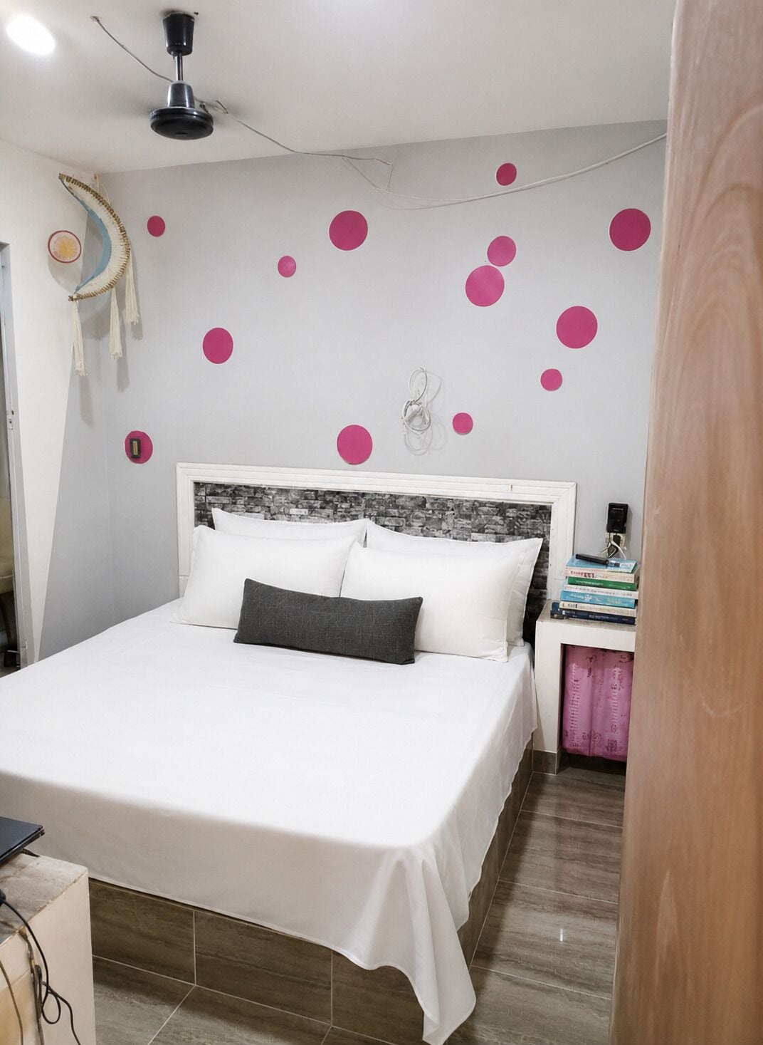 Desk, laptop workspace, iron/ironing board, free WiFi