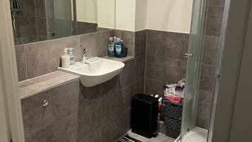 Bruser, håndklæder, Sæbe, Toiletpapir