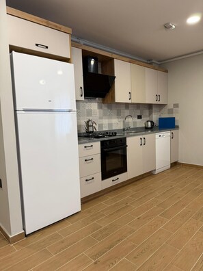 Apartment, Balcony, Sea View | Private kitchen | Full-size fridge, oven, stovetop, dishwasher - Mimoza Apart (TRABZON)