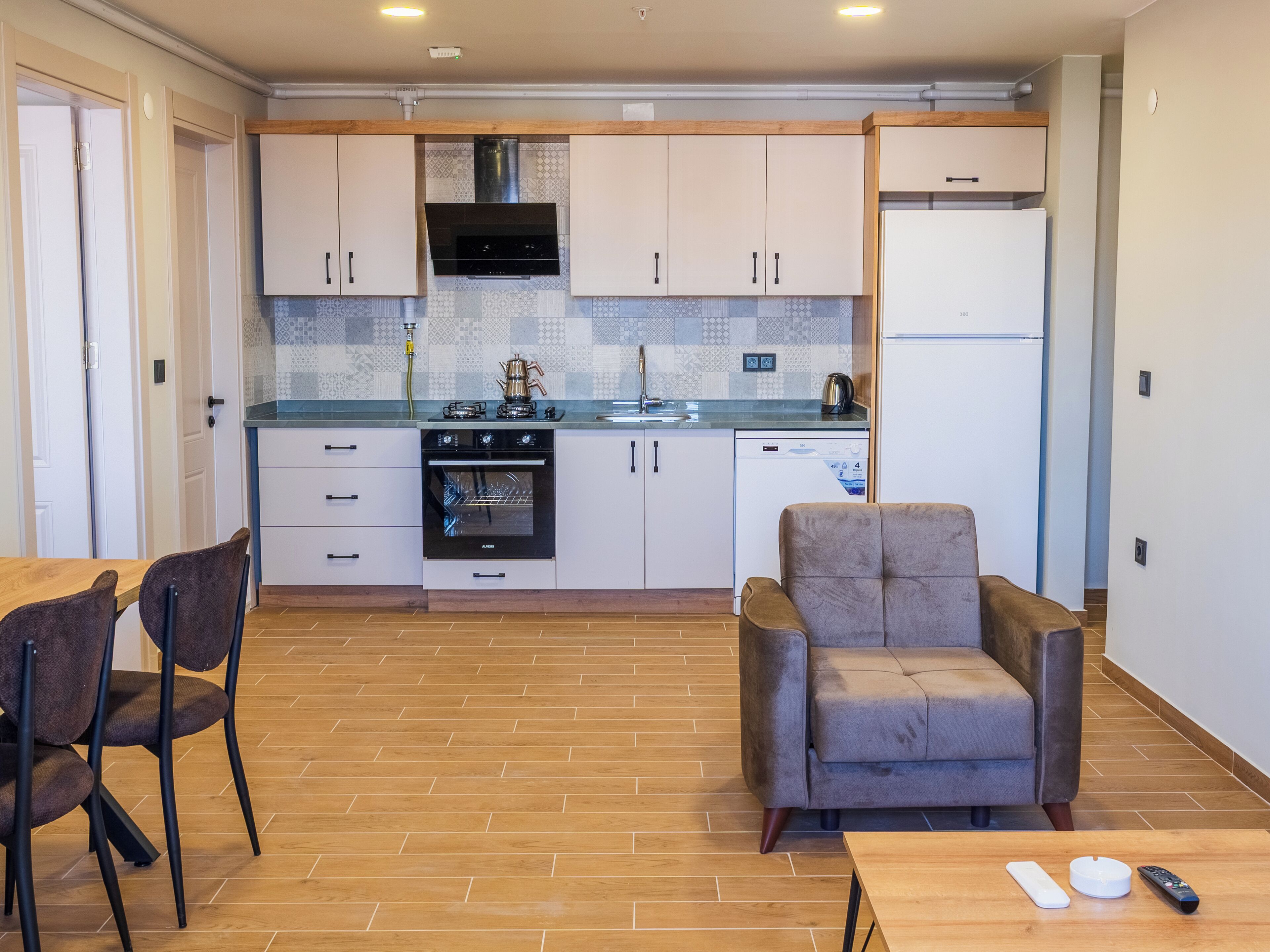 Comfort Suite, Balcony, Sea View | Private kitchen | Full-size fridge, oven, stovetop, dishwasher