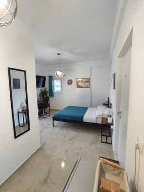 1 Schlafzimmer, Zimmersafe, Schreibtisch, Bügeleisen/Bügelbrett