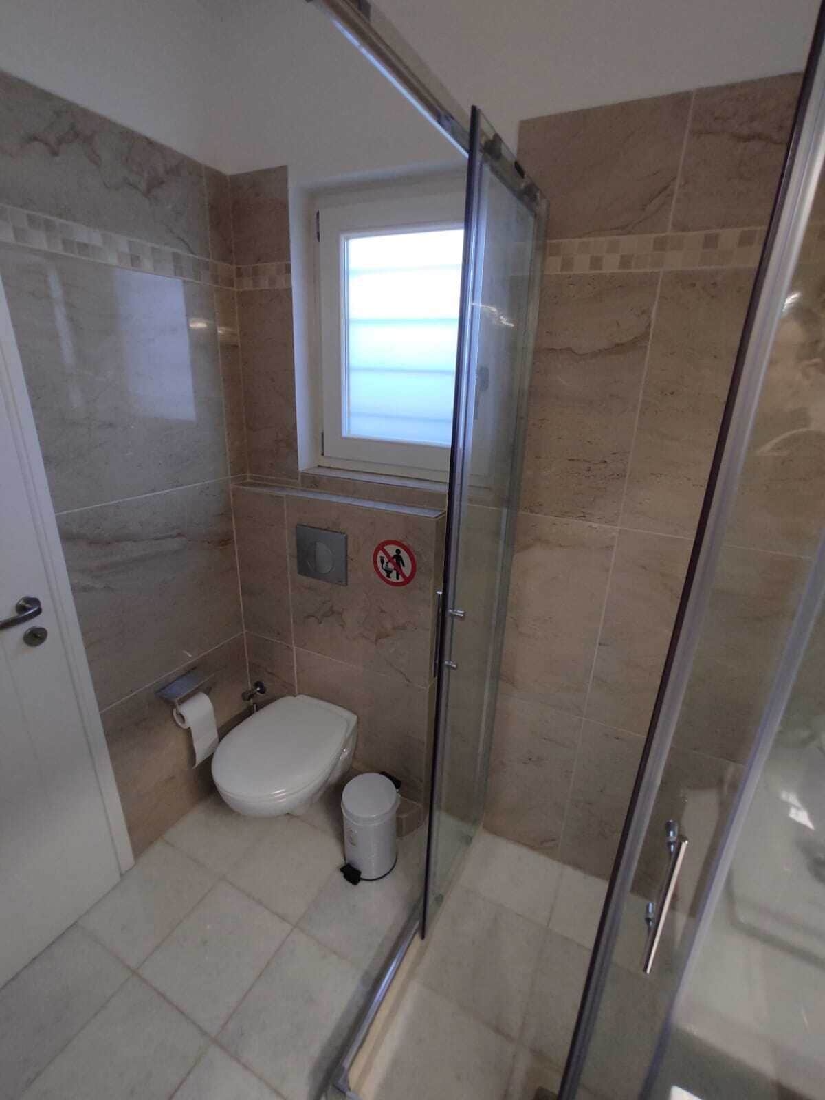 Douche, baignoire à jets, articles de toilette écologiques