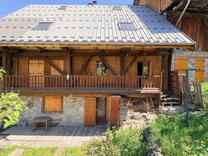 Exterior - Spacious family chalet in a quiet setting with breathtaking views (Albiez-Montrond)