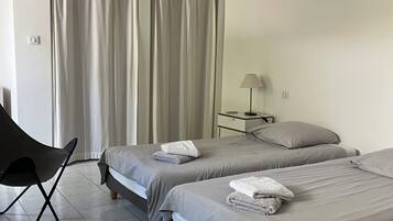 Iron/ironing board, WiFi, bed sheets