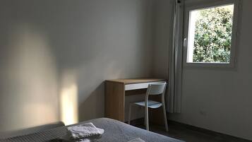 Iron/ironing board, WiFi, bed sheets