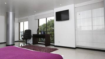 1 dormitorio, tabla de planchar con plancha, Internet y ropa de cama