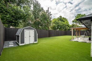 Terrace/patio - KellerCottage at Bear Creek Park (Keller)