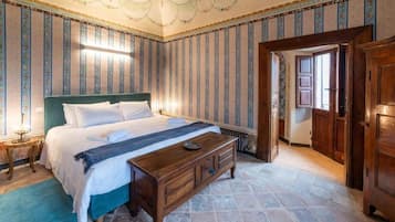 Suite, Balcony, Garden View | In-room safe, free WiFi