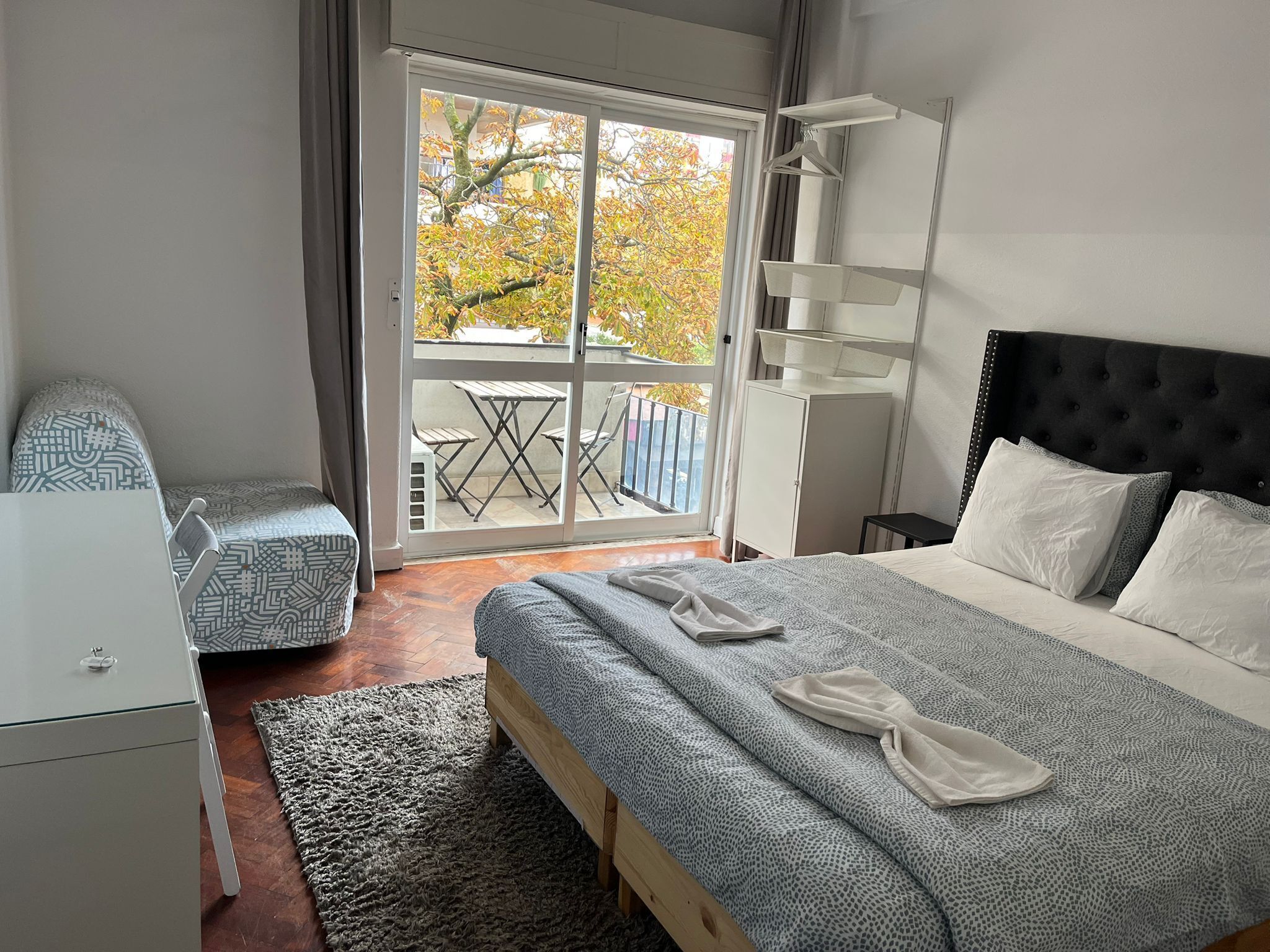 Dreibettzimmer, Stadtblick