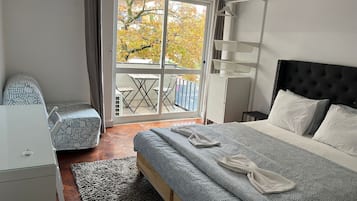 Chambre triple, vue sur la ville | Accès au Wi-Fi (inclus)