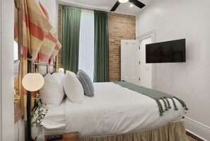 3 Schlafzimmer, Schreibtisch, Bügeleisen/Bügelbrett, Reisekinderbett