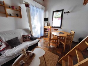 Living area - Charming little duplex (Saint-Chaffrey)