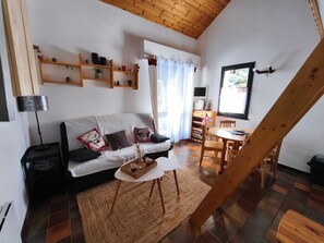 Living area - Charming little duplex (Saint-Chaffrey)