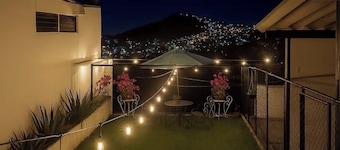 Linda Vista Executive Suite, ideal for relaxing or working. Central location.