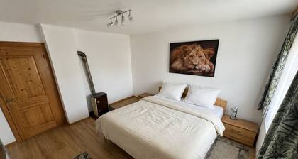 Vacation Home with a Garden in the Salzburg Lake District – Experience Lakes, Nature, and the City