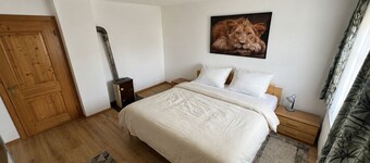 Vacation Home with a Garden in the Salzburg Lake District – Experience Lakes, Nature, and the City