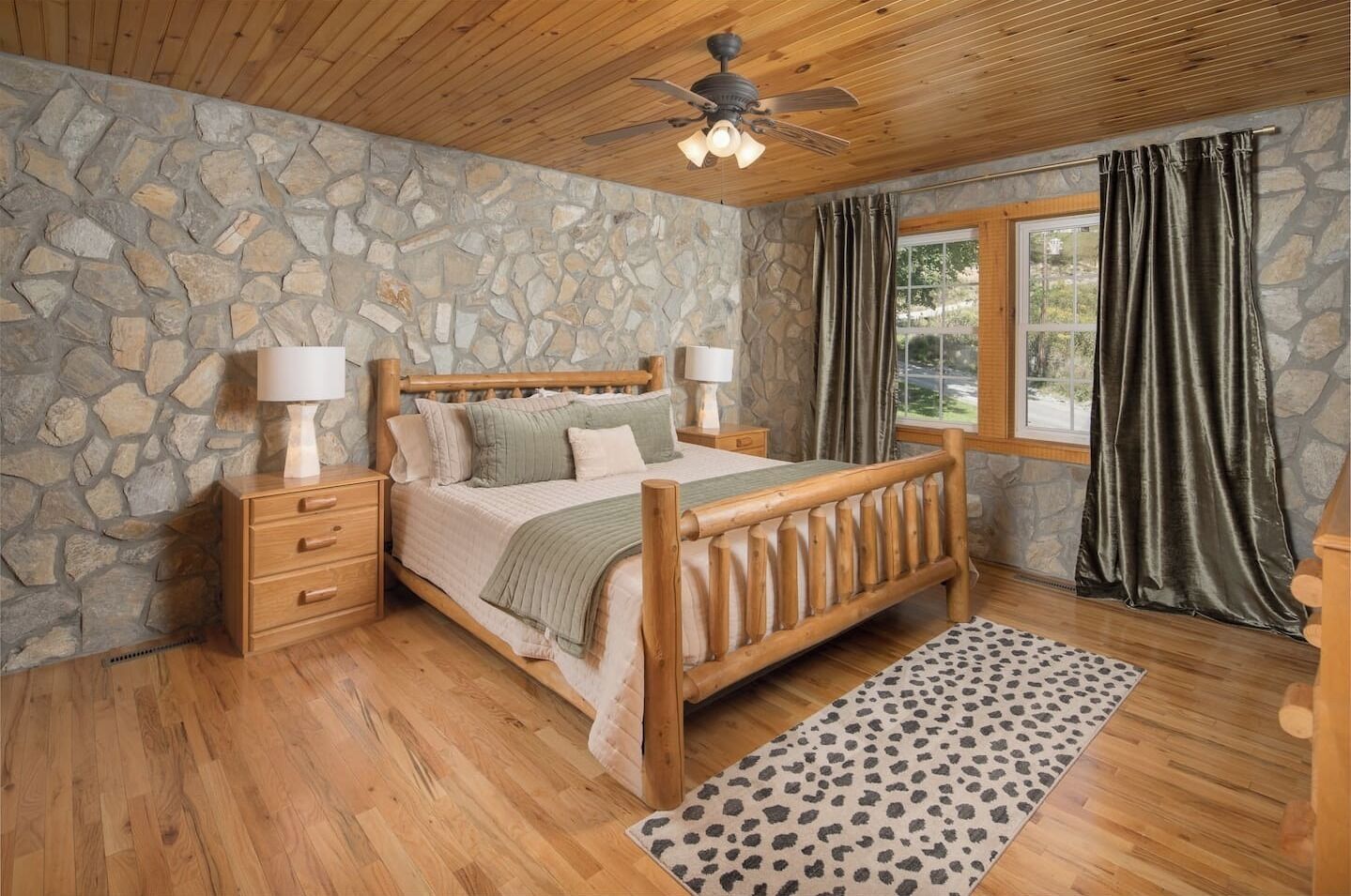 4 bedrooms, iron/ironing board, travel cot, WiFi