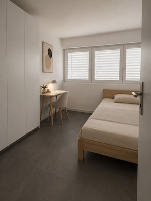 Een strijkplank/strijkijzer, wifi, beddengoed
