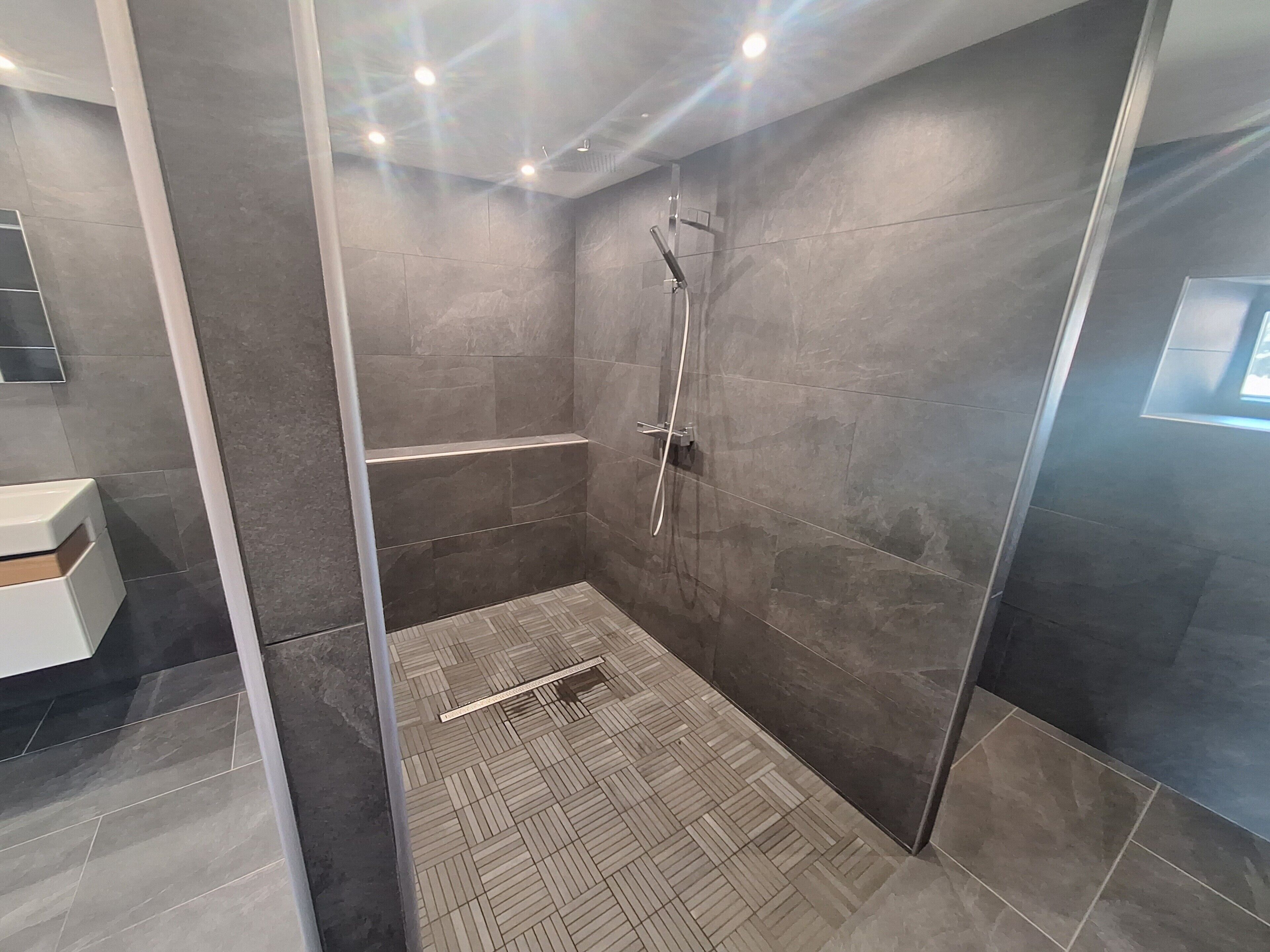 Shower, towels