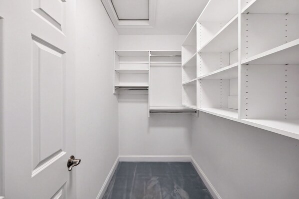Interior - Contemporary 3BR House: New Furniture, AC, Hot Tub, 2Gbps Wi-Fi & Pet-Friendly (Falmouth)
