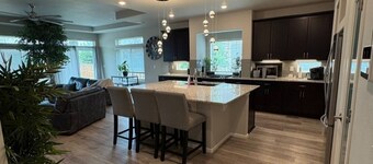 A Little Comfort  3-bedroom house with AC in charming Aurora, close to DIA