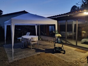 Outdoor dining - Vrbo Property (Saint-Hilaire-de-Riez)