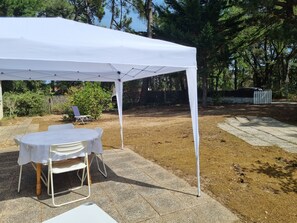 Outdoor dining - Vrbo Property (Saint-Hilaire-de-Riez)