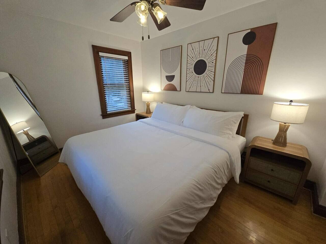 Desk, iron/ironing board, WiFi, bed sheets