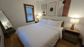 Desk, iron/ironing board, WiFi, bed sheets