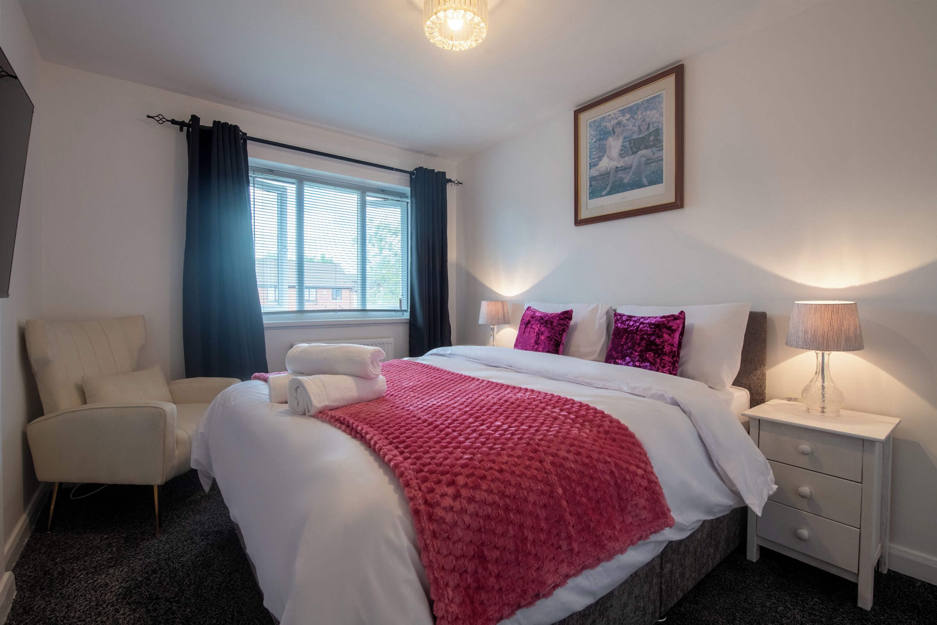 Luxury House | In-room safe, iron/ironing board, free WiFi