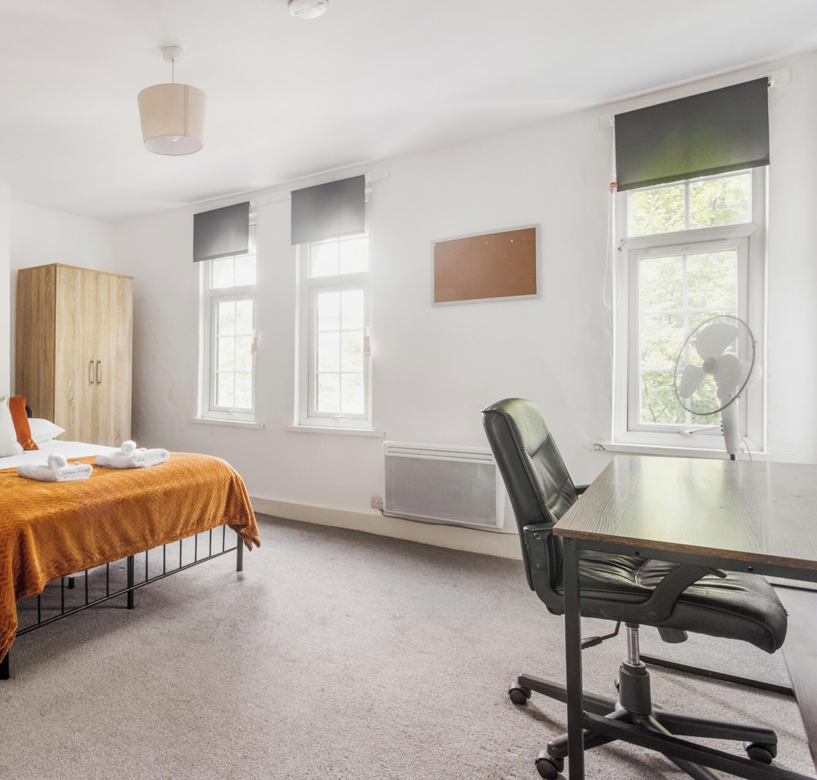 3 dormitorios, tabla de planchar con plancha, wifi gratis y ropa de cama